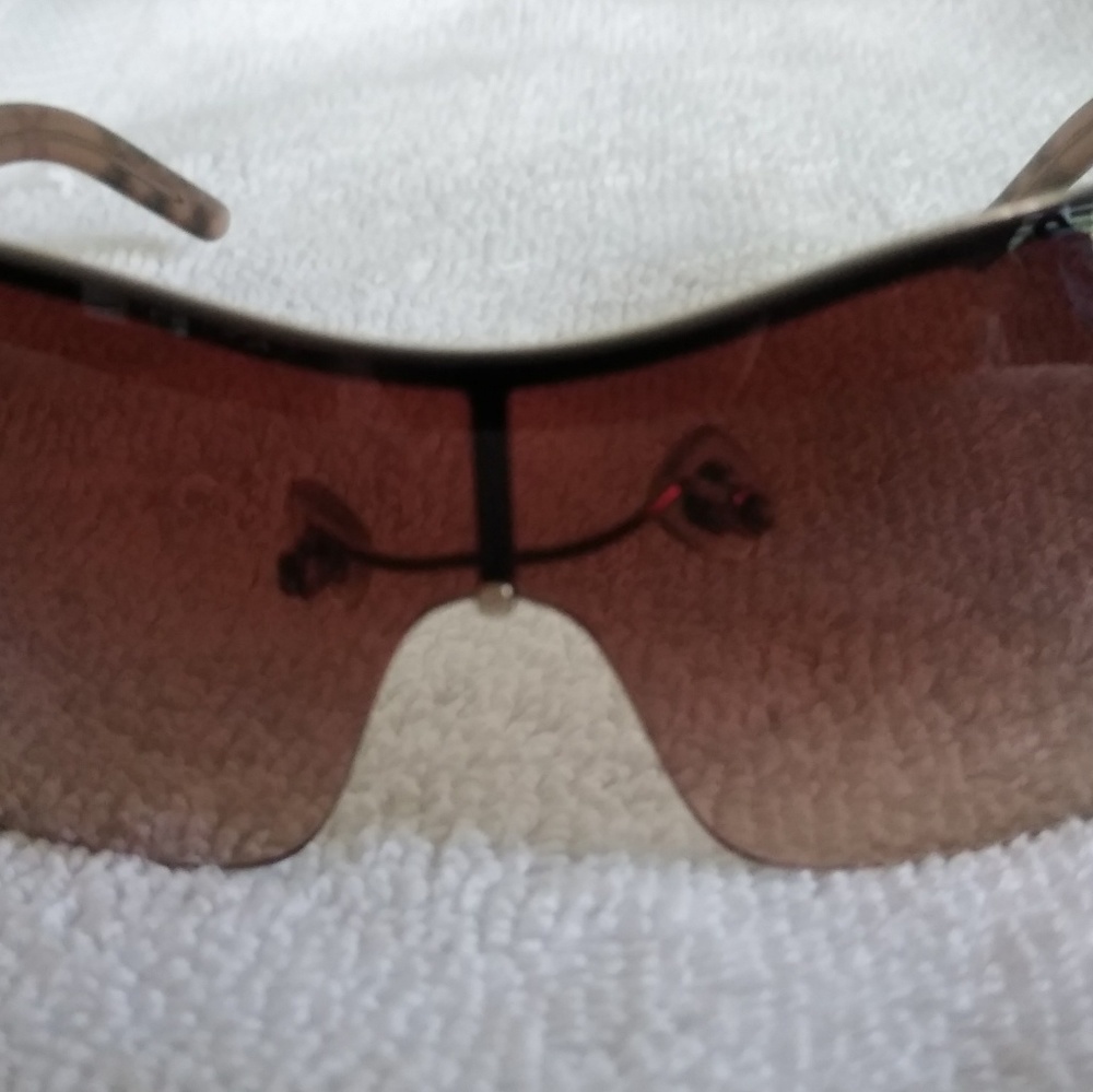 Burberry Sunglasses (Authentic)